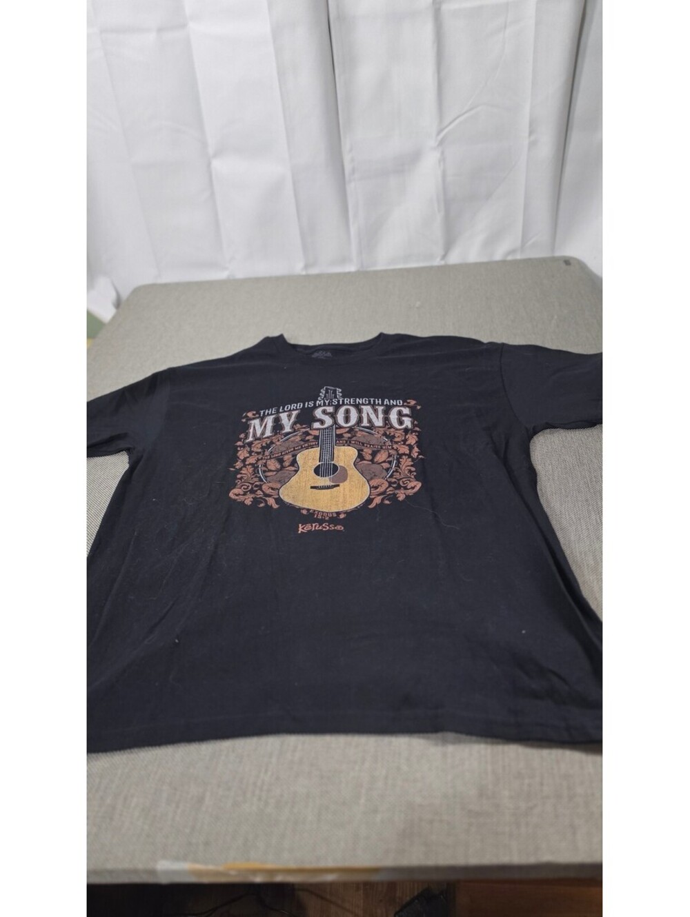Kerusso Men's Large Black Graphic T-Shirt with Guitar and Bible Verse Design